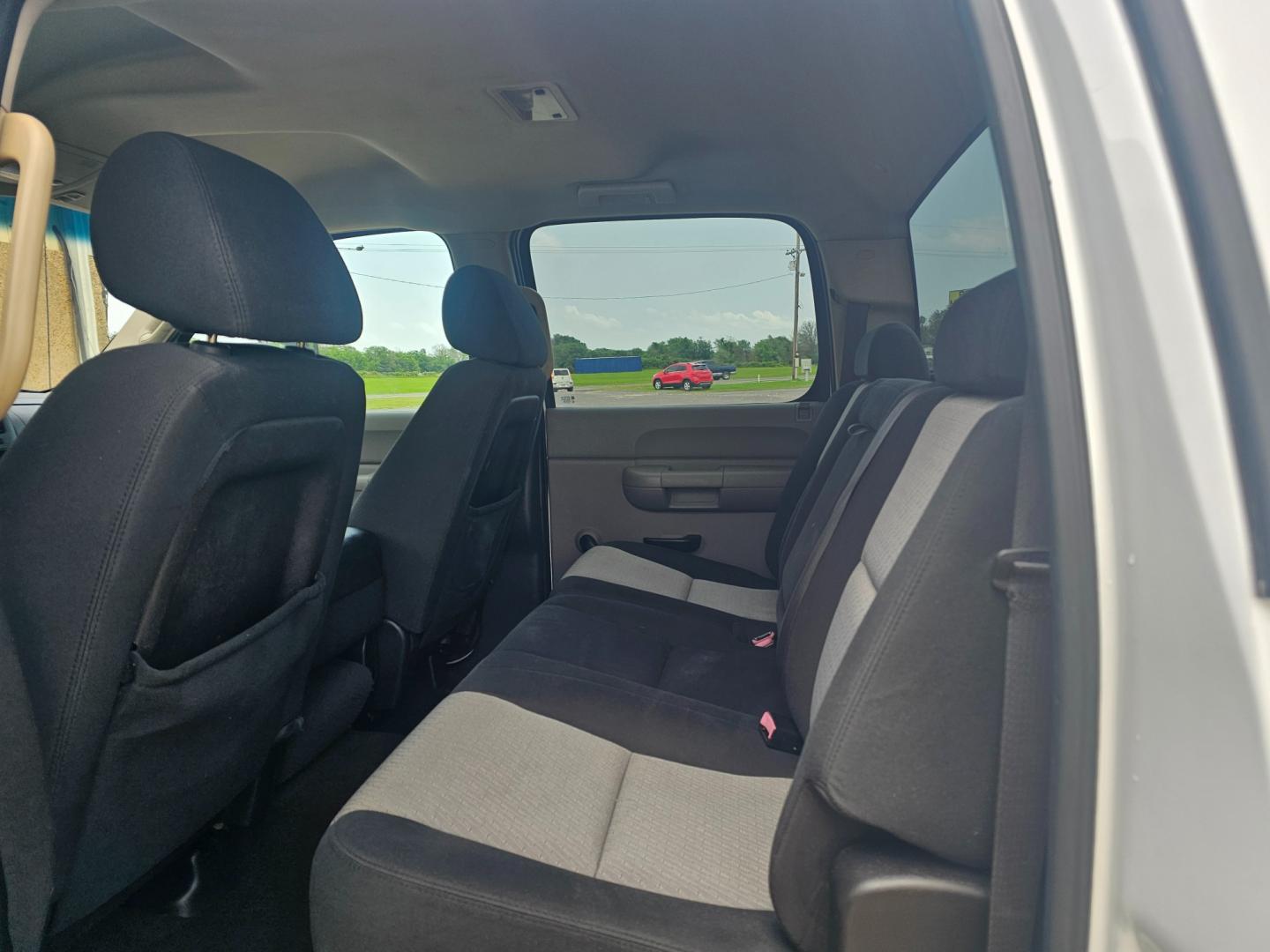 2007 WHITE Chevrolet Silverado 1500 LT1 Crew Cab 2WD (2GCEC13J271) with an 5.3L V8 OHV 16V engine, 4-Speed Automatic Overdrive transmission, located at 533 S Seven Points BLVD, Seven Points, TX, 75143, (430) 255-4030, 32.313999, -96.209351 - Photo#5